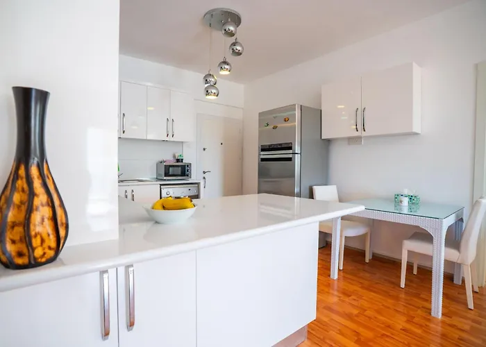 Caesar With Pool Access And Balcony *