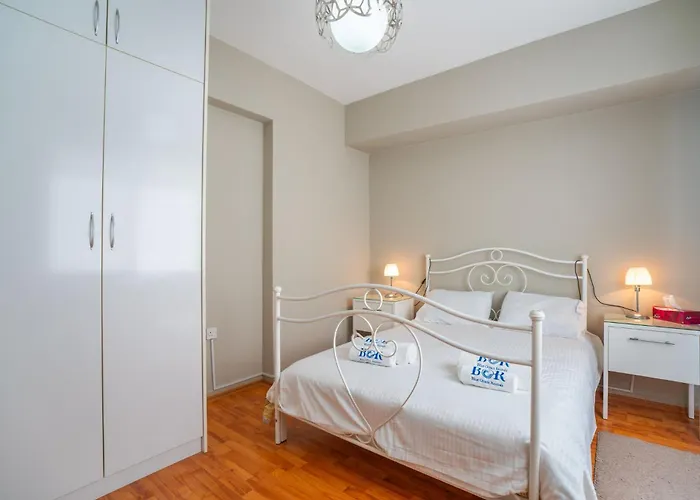 Caesar With Pool Access And Balcony Trikomo