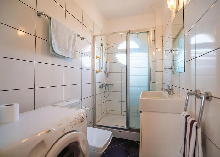 Caesar With Pool Access And Balcony * Trikomo