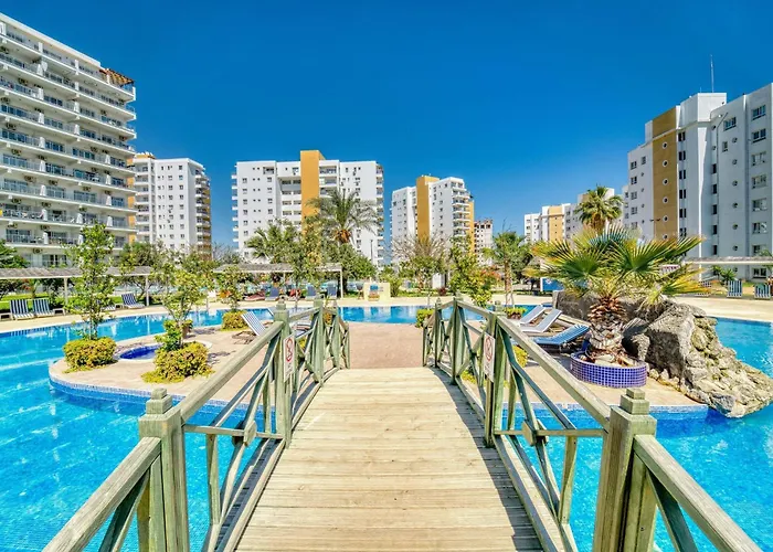 Caesar With Pool Access And Balcony