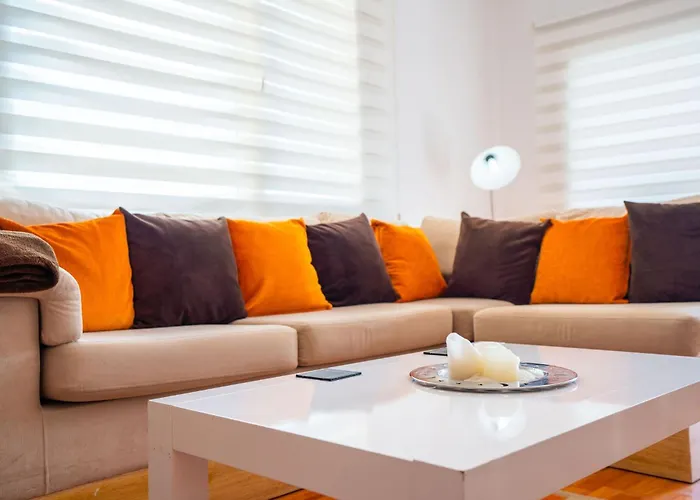 Caesar With Pool Access And Balcony Apartmán Trikomo