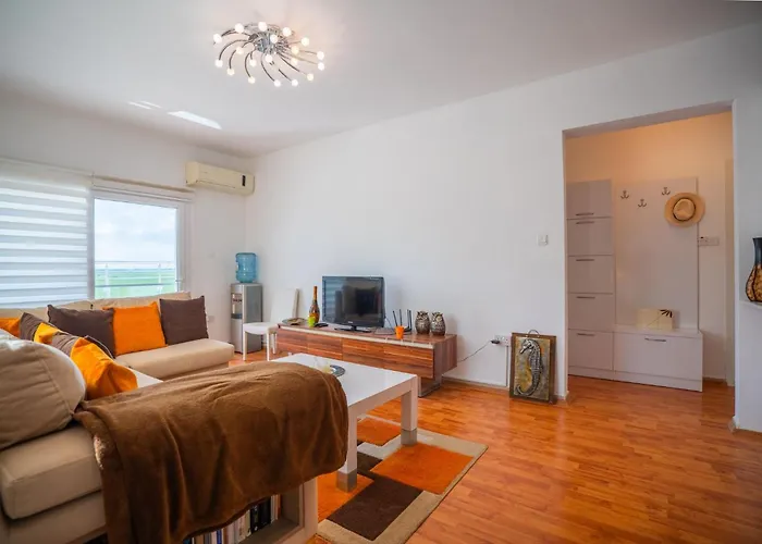 Apartmán Caesar With Pool Access And Balcony