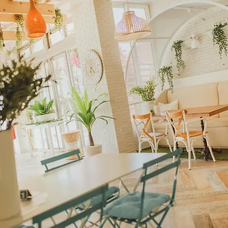 Caesar With Pool Access And Balcony *