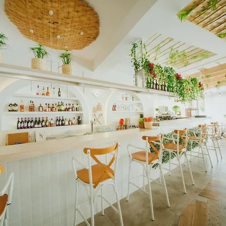 Caesar With Pool Access And Balcony Trikomo