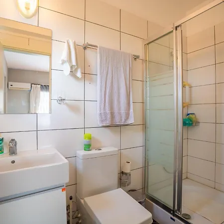 Caesar With Pool Access And Balcony *