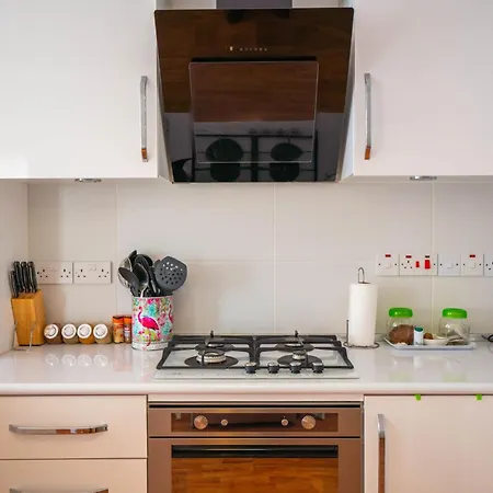 Caesar With Pool Access And Balcony Trikomo