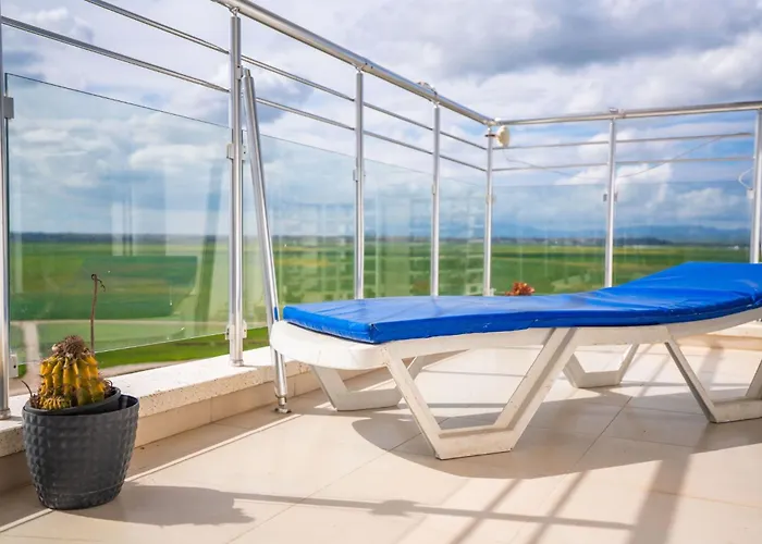 Caesar With Pool Access And Balcony דירה