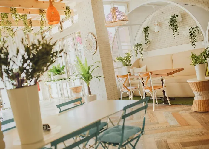 Caesar With Pool Access And Balcony *