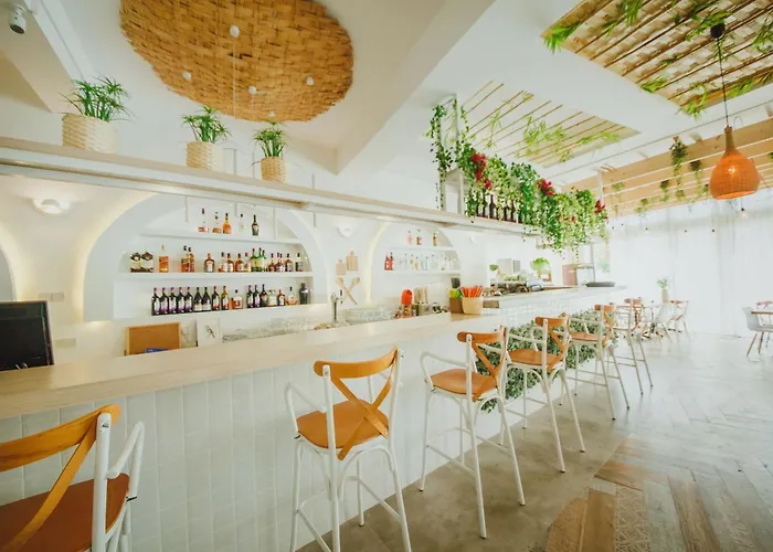 Caesar With Pool Access And Balcony Trikomo